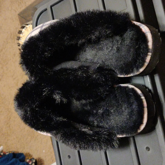 Lane Bryant Pink and black fur and plaid slippers size 7.5 - Picture 4 of 6